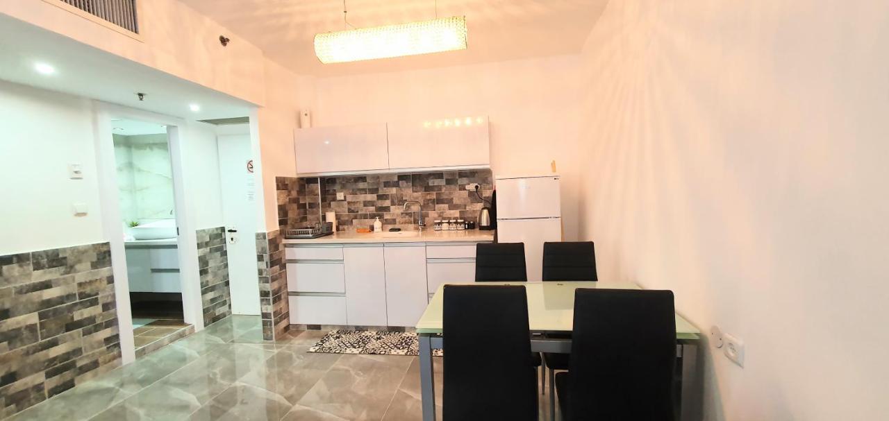 Apartment 521